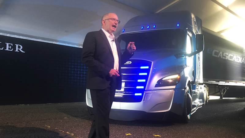 Daimler’s Freightliner unveils Tesla-fighter electric trucks